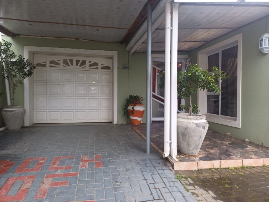 3 Bedroom Property for Sale in Groenheuwel Western Cape